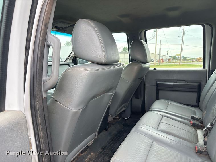 image for item DW7133 2012 Ford F350 Super Duty XL Crew Cab flatbed pickup truck