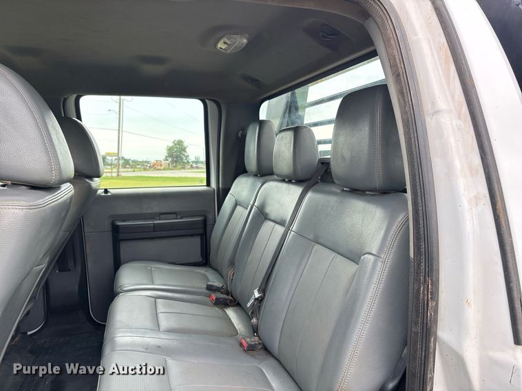 image for item DW7133 2012 Ford F350 Super Duty XL Crew Cab flatbed pickup truck