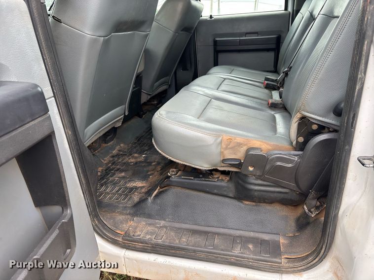 image for item DW7133 2012 Ford F350 Super Duty XL Crew Cab flatbed pickup truck