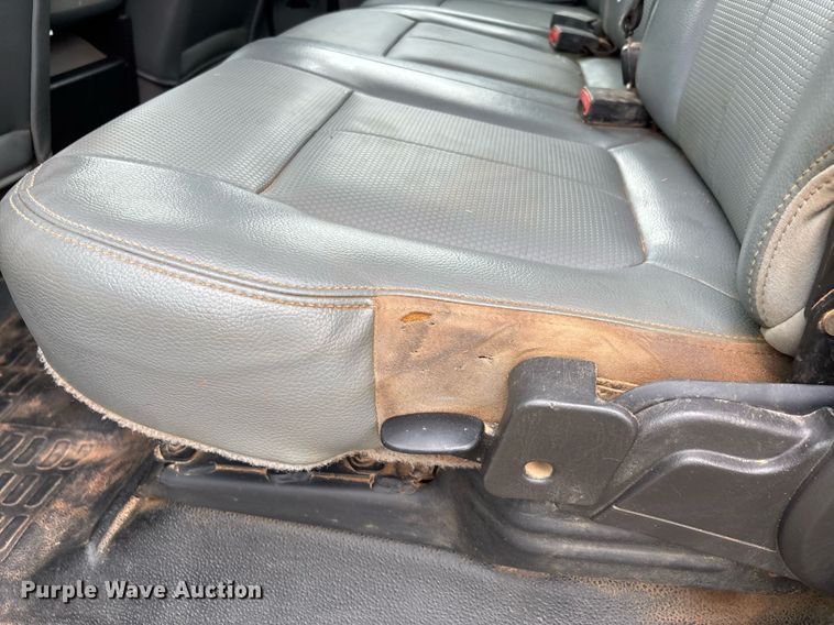 image for item DW7133 2012 Ford F350 Super Duty XL Crew Cab flatbed pickup truck