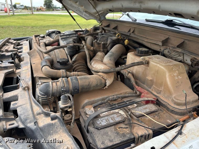 image for item DW7133 2012 Ford F350 Super Duty XL Crew Cab flatbed pickup truck