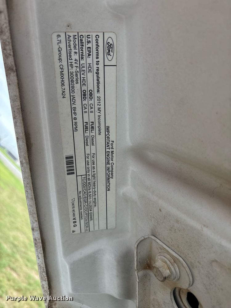 image for item DW7133 2012 Ford F350 Super Duty XL Crew Cab flatbed pickup truck