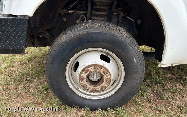 image for item DW7133 2012 Ford F350 Super Duty XL Crew Cab flatbed pickup truck