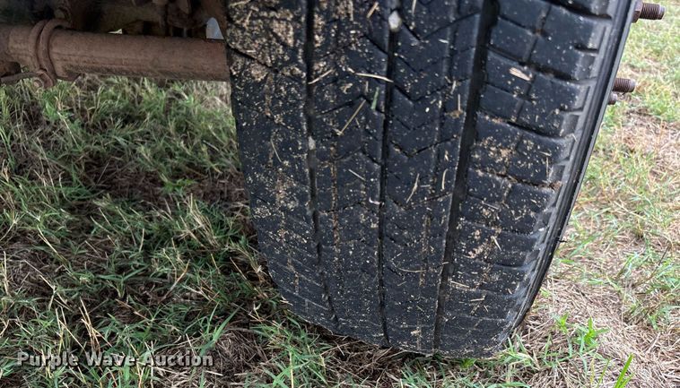 image for item DW7133 2012 Ford F350 Super Duty XL Crew Cab flatbed pickup truck