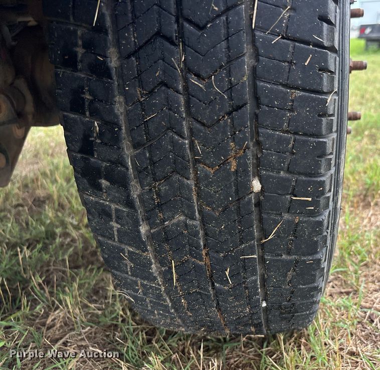 image for item DW7133 2012 Ford F350 Super Duty XL Crew Cab flatbed pickup truck