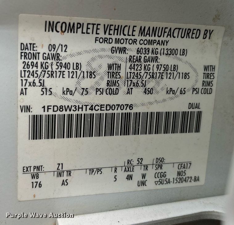 image for item DW7133 2012 Ford F350 Super Duty XL Crew Cab flatbed pickup truck