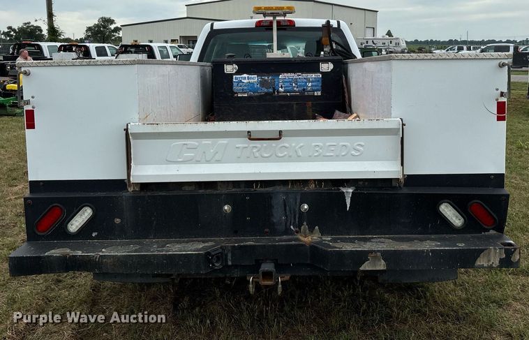 image for item DW7134 2018 Chevrolet Silverado 3500HD Crew Cab utility bed pickup truck