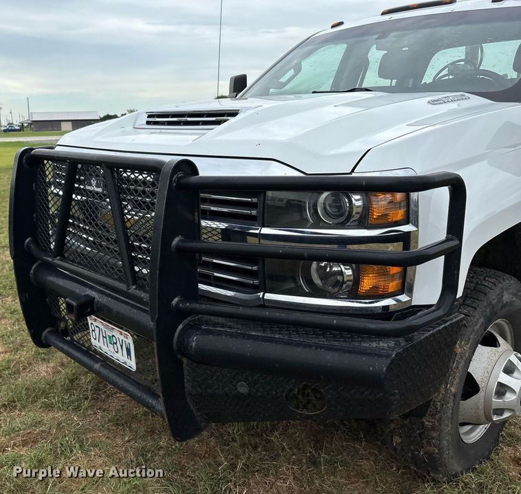 image for item DW7134 2018 Chevrolet Silverado 3500HD Crew Cab utility bed pickup truck