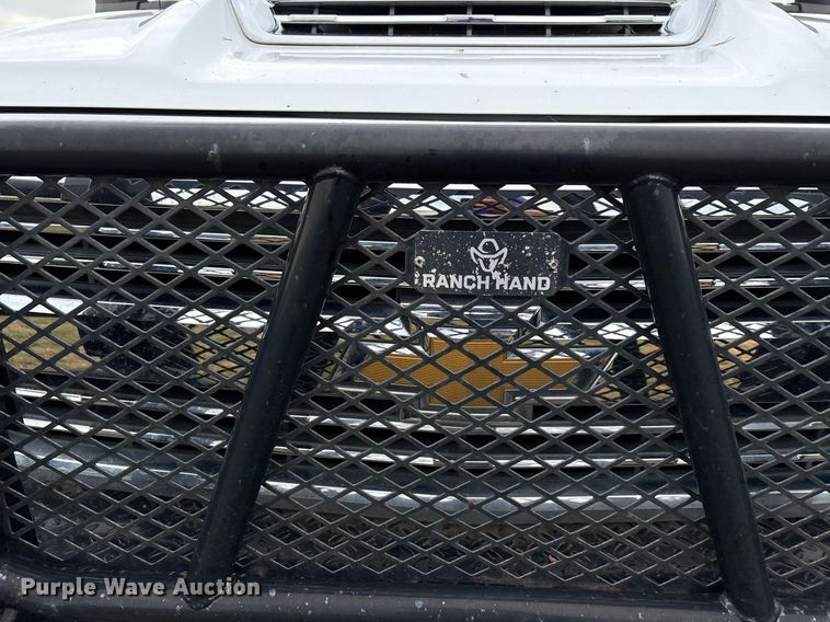 image for item DW7134 2018 Chevrolet Silverado 3500HD Crew Cab utility bed pickup truck