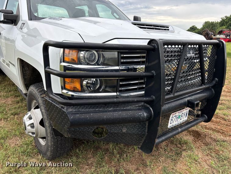 image for item DW7134 2018 Chevrolet Silverado 3500HD Crew Cab utility bed pickup truck