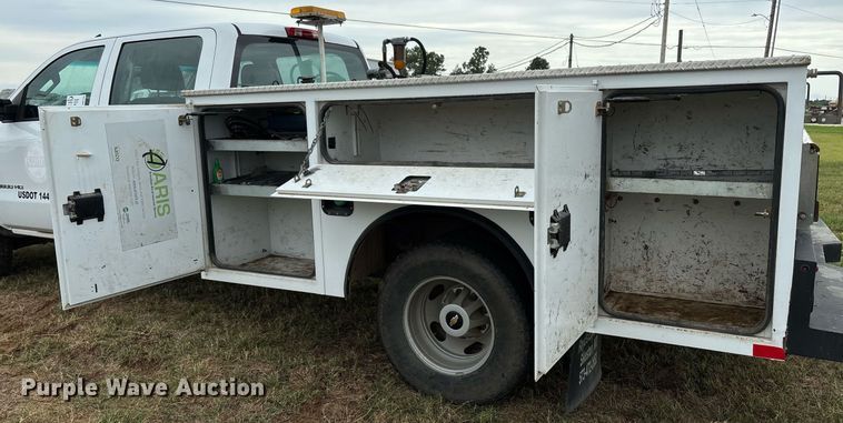 image for item DW7134 2018 Chevrolet Silverado 3500HD Crew Cab utility bed pickup truck