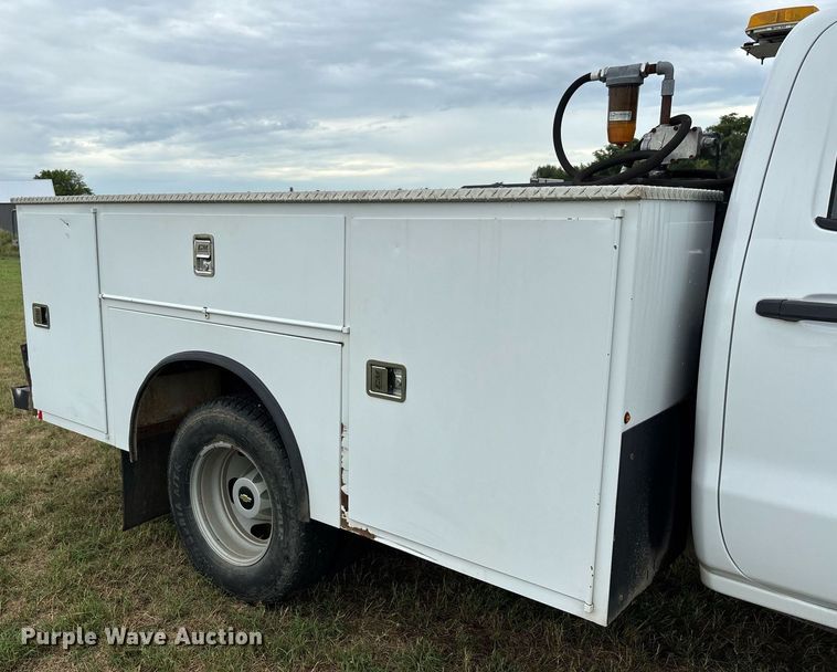 image for item DW7134 2018 Chevrolet Silverado 3500HD Crew Cab utility bed pickup truck