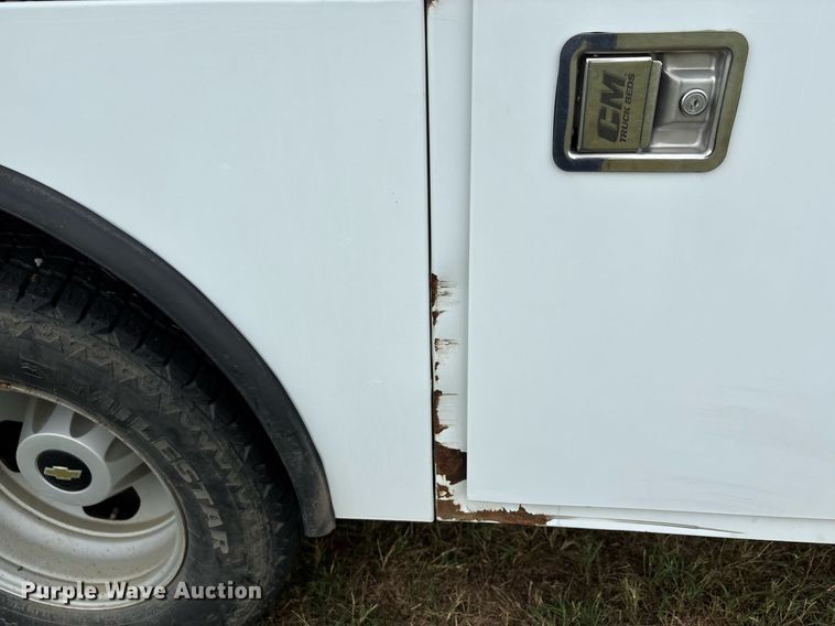 image for item DW7134 2018 Chevrolet Silverado 3500HD Crew Cab utility bed pickup truck