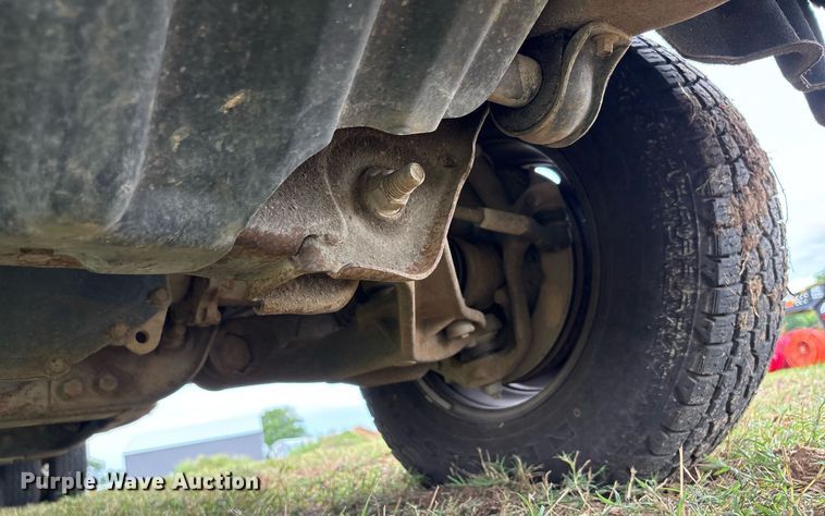 image for item DW7134 2018 Chevrolet Silverado 3500HD Crew Cab utility bed pickup truck