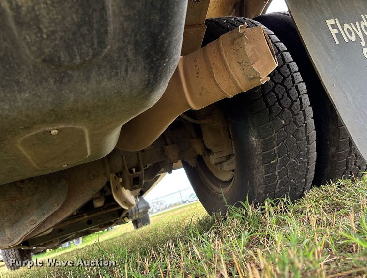 image for item DW7134 2018 Chevrolet Silverado 3500HD Crew Cab utility bed pickup truck