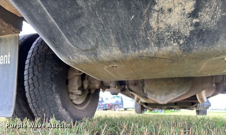 image for item DW7134 2018 Chevrolet Silverado 3500HD Crew Cab utility bed pickup truck