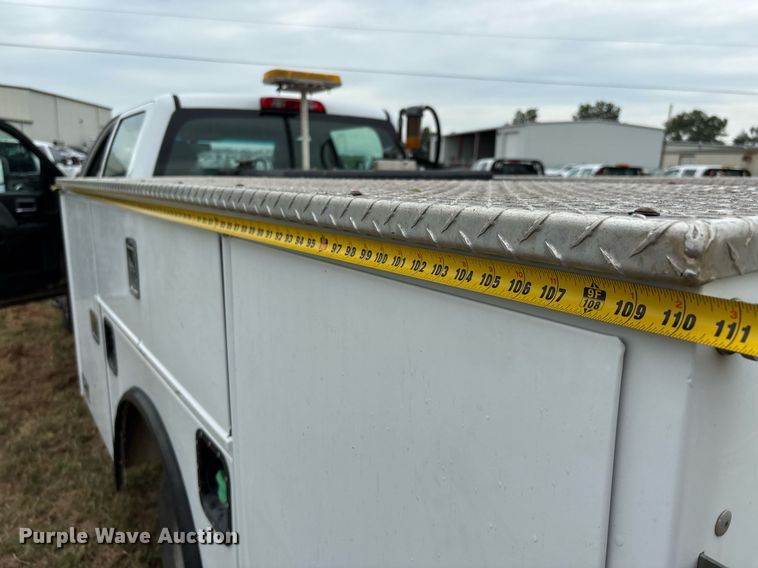 image for item DW7134 2018 Chevrolet Silverado 3500HD Crew Cab utility bed pickup truck