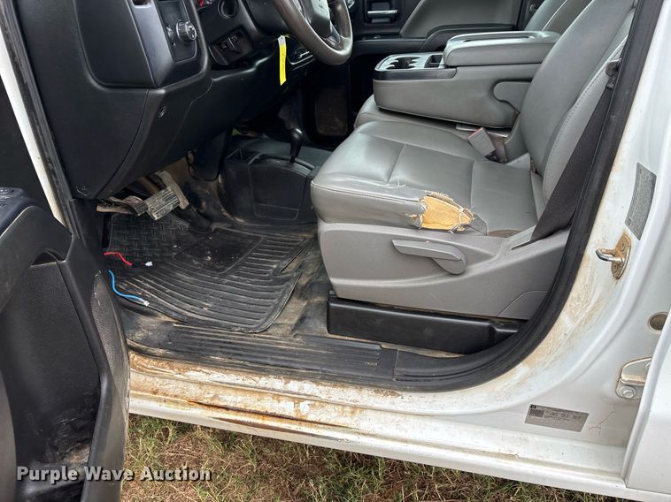 image for item DW7134 2018 Chevrolet Silverado 3500HD Crew Cab utility bed pickup truck