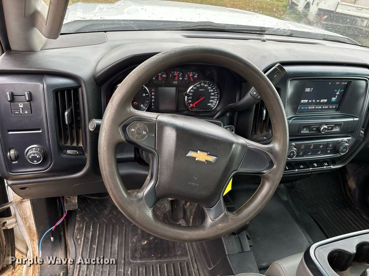 image for item DW7134 2018 Chevrolet Silverado 3500HD Crew Cab utility bed pickup truck