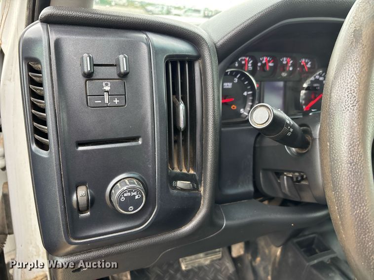 image for item DW7134 2018 Chevrolet Silverado 3500HD Crew Cab utility bed pickup truck