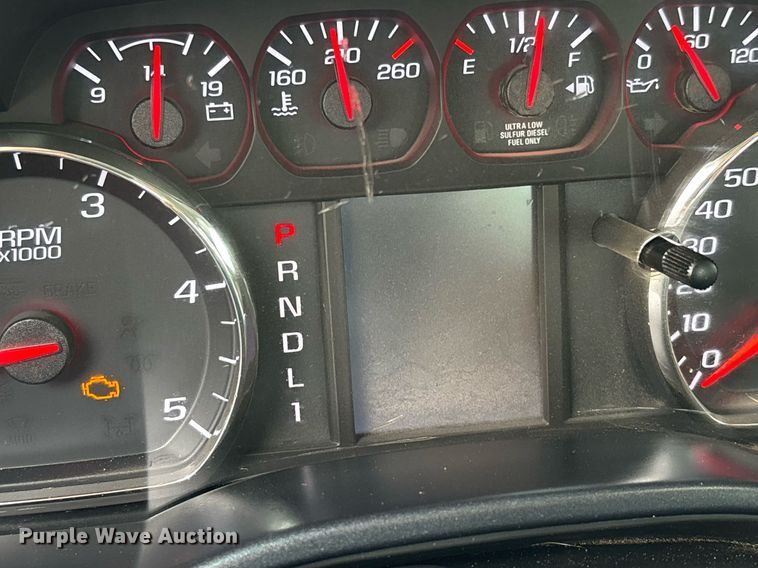 image for item DW7134 2018 Chevrolet Silverado 3500HD Crew Cab utility bed pickup truck