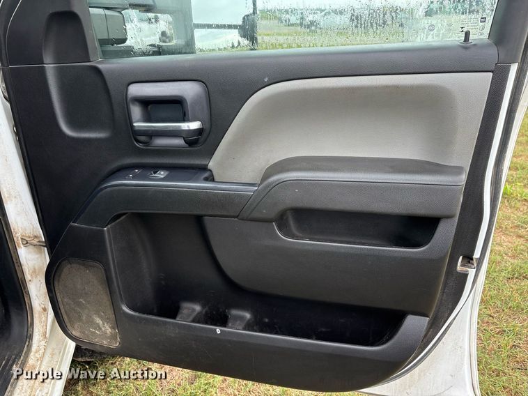 image for item DW7134 2018 Chevrolet Silverado 3500HD Crew Cab utility bed pickup truck