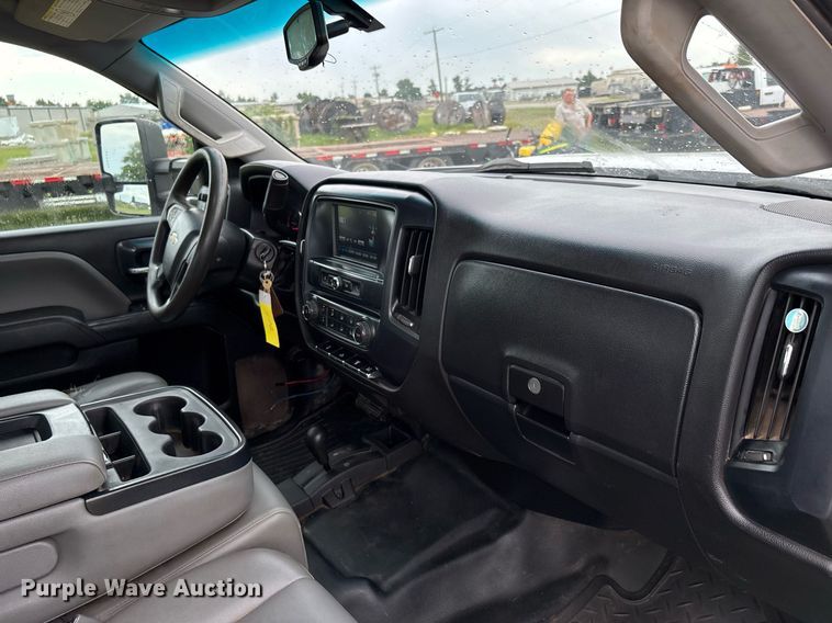 image for item DW7134 2018 Chevrolet Silverado 3500HD Crew Cab utility bed pickup truck