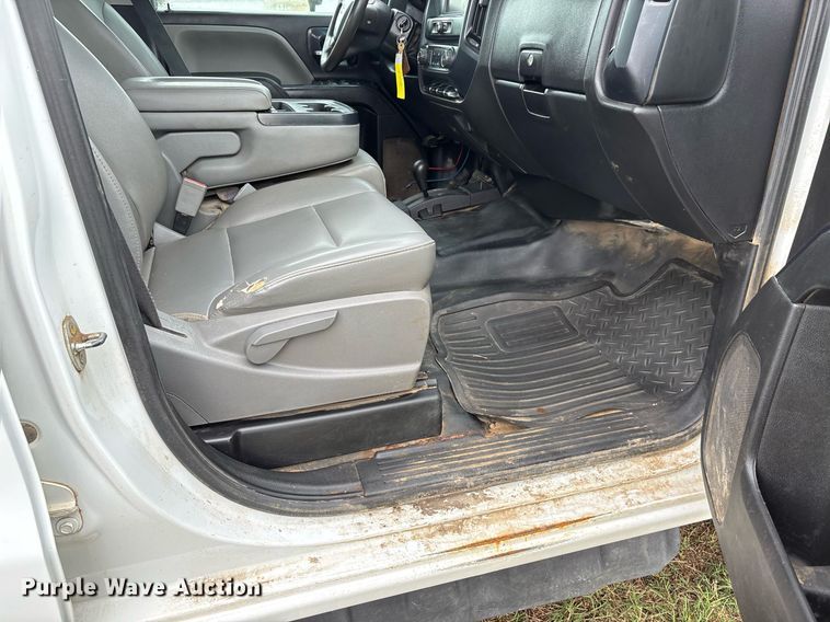 image for item DW7134 2018 Chevrolet Silverado 3500HD Crew Cab utility bed pickup truck