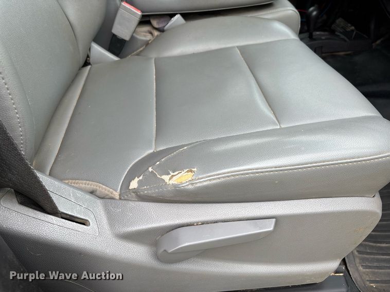 image for item DW7134 2018 Chevrolet Silverado 3500HD Crew Cab utility bed pickup truck