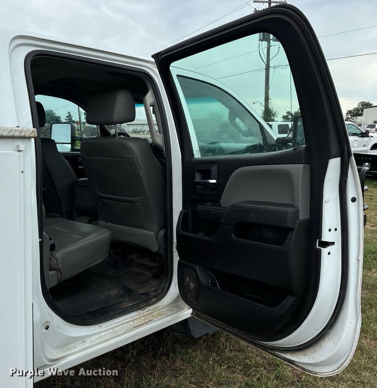 image for item DW7134 2018 Chevrolet Silverado 3500HD Crew Cab utility bed pickup truck