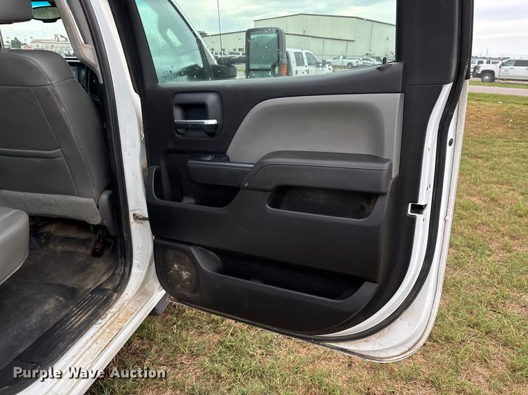 image for item DW7134 2018 Chevrolet Silverado 3500HD Crew Cab utility bed pickup truck