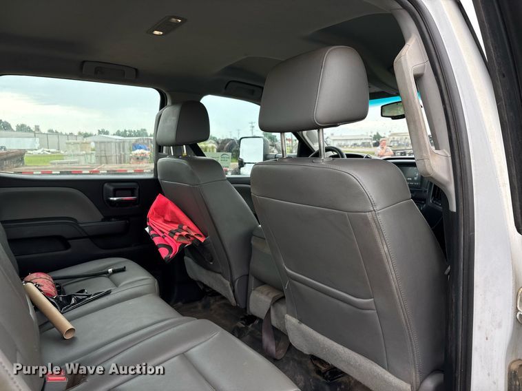 image for item DW7134 2018 Chevrolet Silverado 3500HD Crew Cab utility bed pickup truck