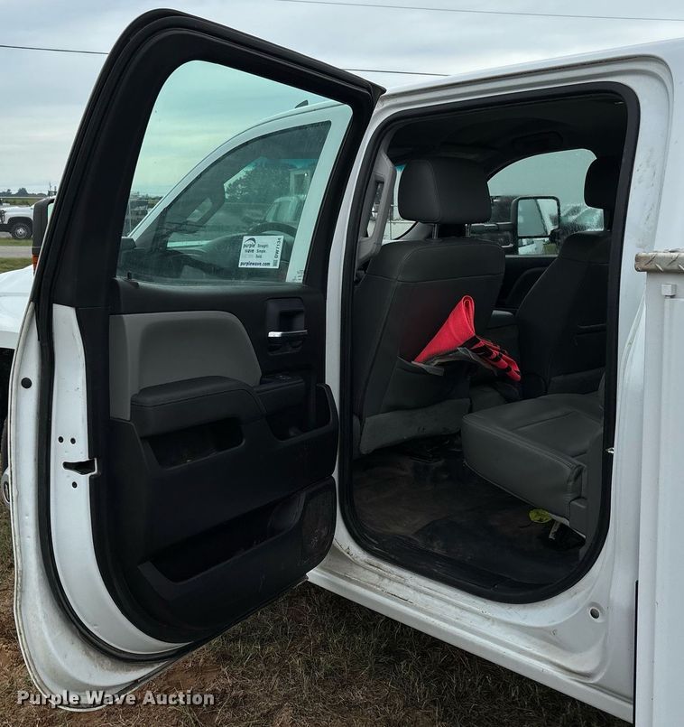 image for item DW7134 2018 Chevrolet Silverado 3500HD Crew Cab utility bed pickup truck