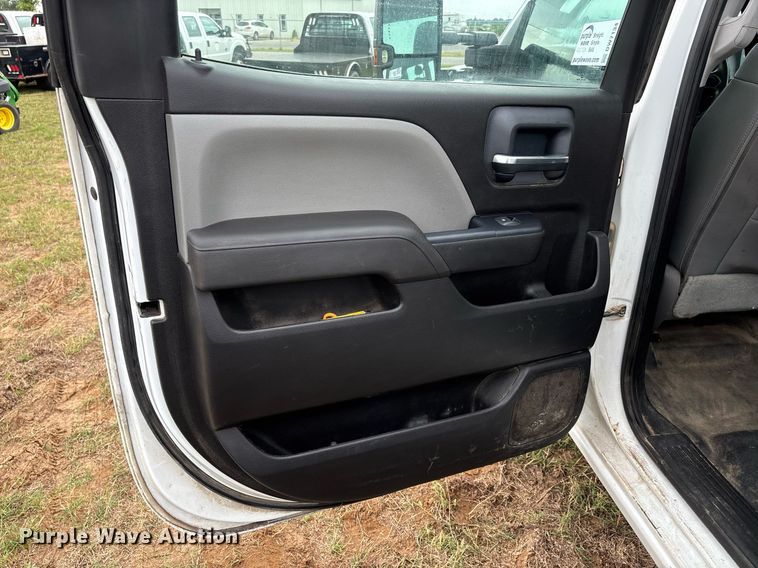 image for item DW7134 2018 Chevrolet Silverado 3500HD Crew Cab utility bed pickup truck