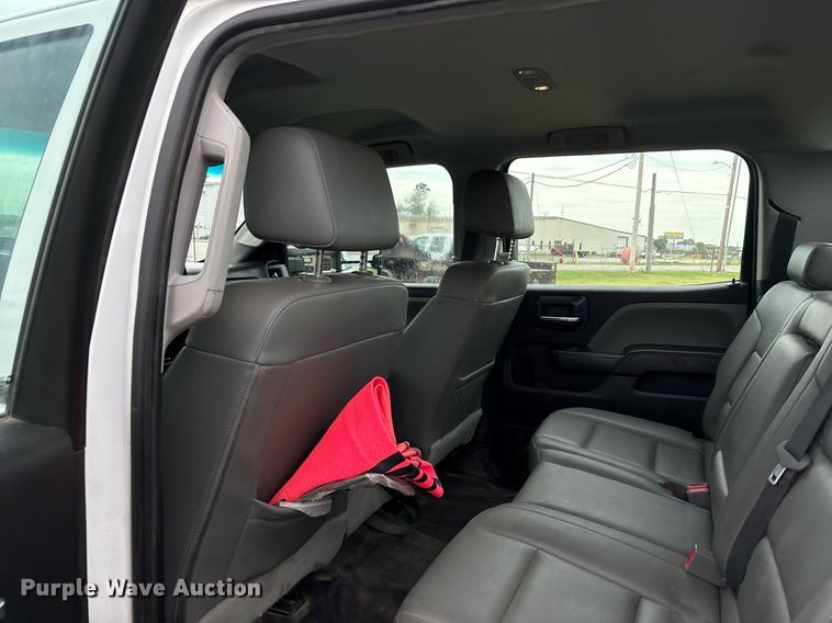 image for item DW7134 2018 Chevrolet Silverado 3500HD Crew Cab utility bed pickup truck