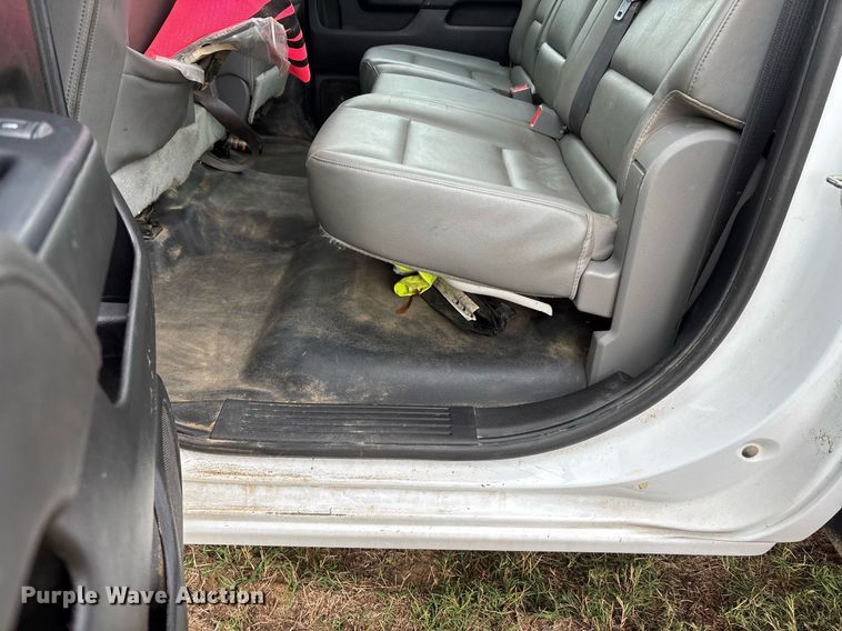 image for item DW7134 2018 Chevrolet Silverado 3500HD Crew Cab utility bed pickup truck