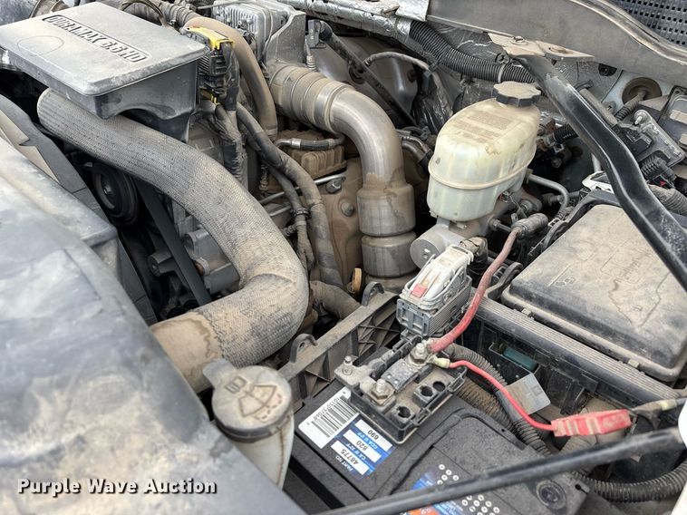 image for item DW7134 2018 Chevrolet Silverado 3500HD Crew Cab utility bed pickup truck