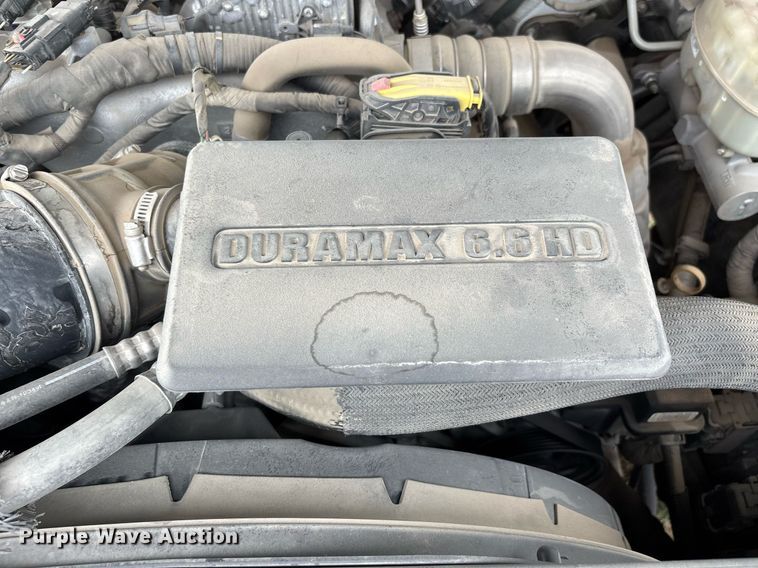 image for item DW7134 2018 Chevrolet Silverado 3500HD Crew Cab utility bed pickup truck