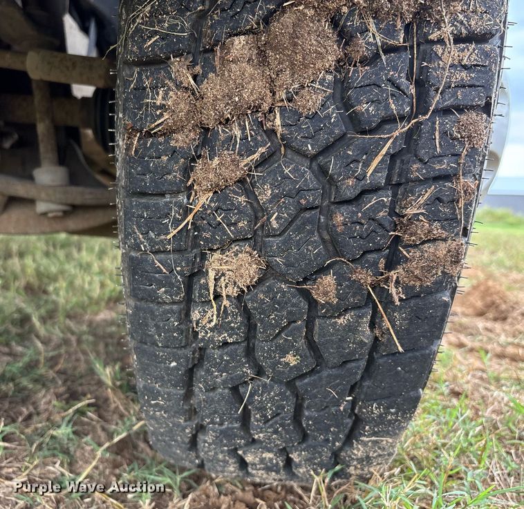 image for item DW7134 2018 Chevrolet Silverado 3500HD Crew Cab utility bed pickup truck