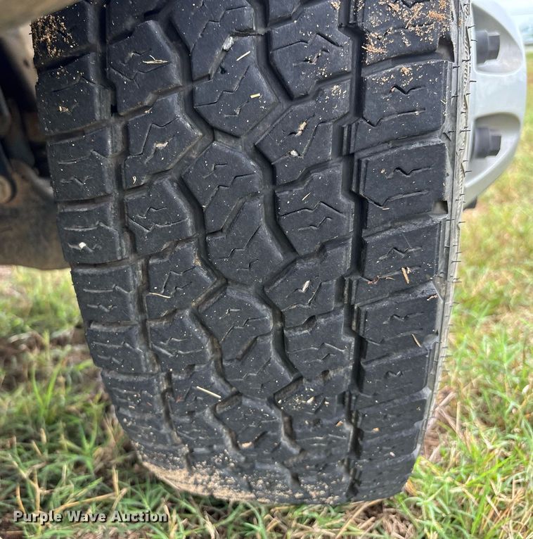 image for item DW7134 2018 Chevrolet Silverado 3500HD Crew Cab utility bed pickup truck