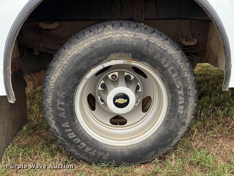 image for item DW7134 2018 Chevrolet Silverado 3500HD Crew Cab utility bed pickup truck