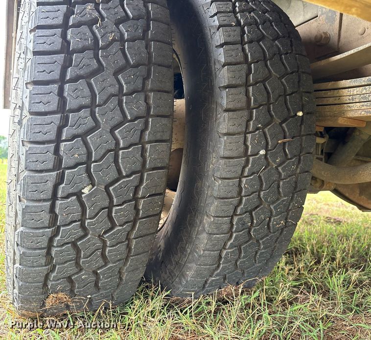 image for item DW7134 2018 Chevrolet Silverado 3500HD Crew Cab utility bed pickup truck