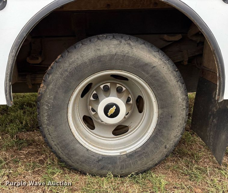 image for item DW7134 2018 Chevrolet Silverado 3500HD Crew Cab utility bed pickup truck