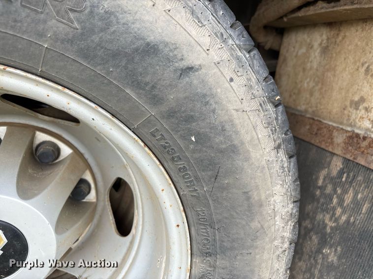 image for item DW7134 2018 Chevrolet Silverado 3500HD Crew Cab utility bed pickup truck