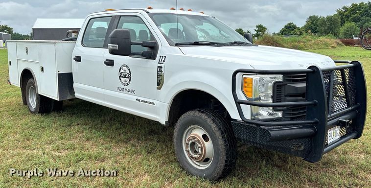 image for item DW7135 2017 Ford F350 Super Duty XL  Crew Cab utility bed pickup truck