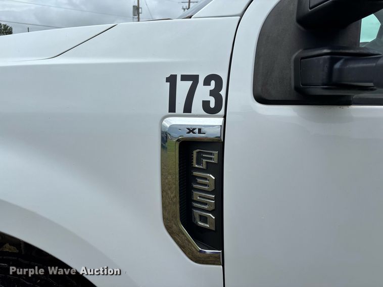 image for item DW7135 2017 Ford F350 Super Duty XL  Crew Cab utility bed pickup truck