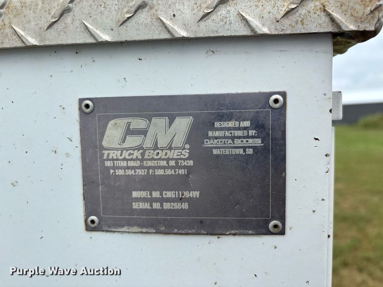 image for item DW7135 2017 Ford F350 Super Duty XL  Crew Cab utility bed pickup truck