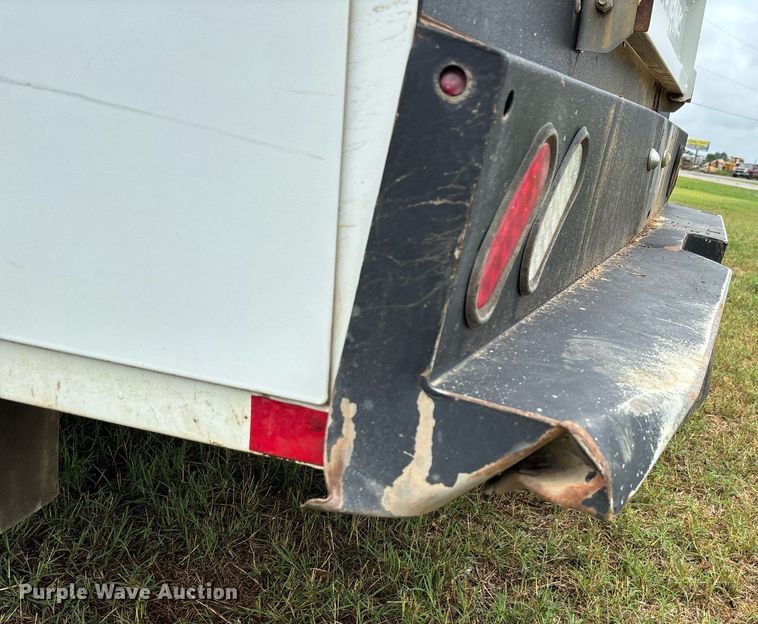 image for item DW7135 2017 Ford F350 Super Duty XL  Crew Cab utility bed pickup truck