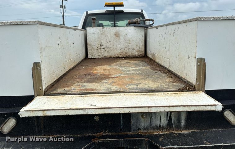 image for item DW7135 2017 Ford F350 Super Duty XL  Crew Cab utility bed pickup truck