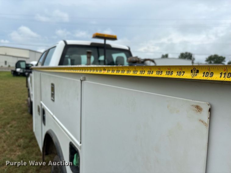 image for item DW7135 2017 Ford F350 Super Duty XL  Crew Cab utility bed pickup truck